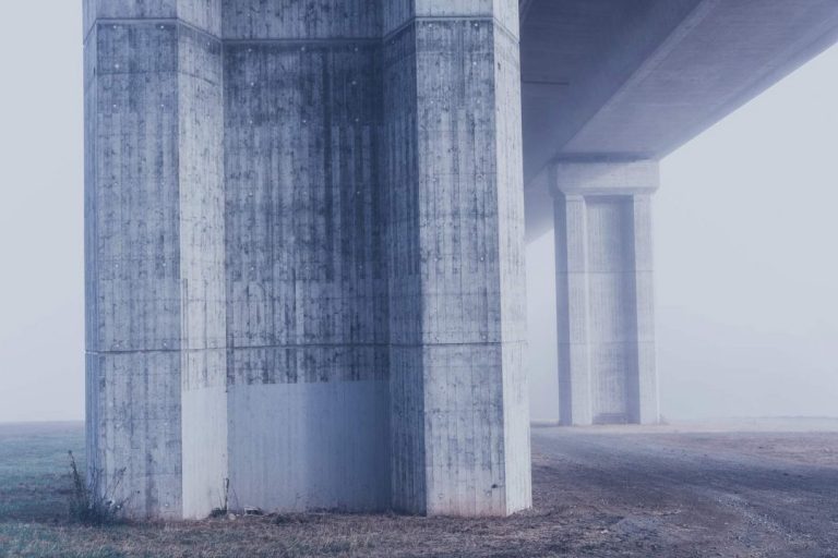 Charakterystyka i zastosowanie dźwigarów betonowych sprężonych